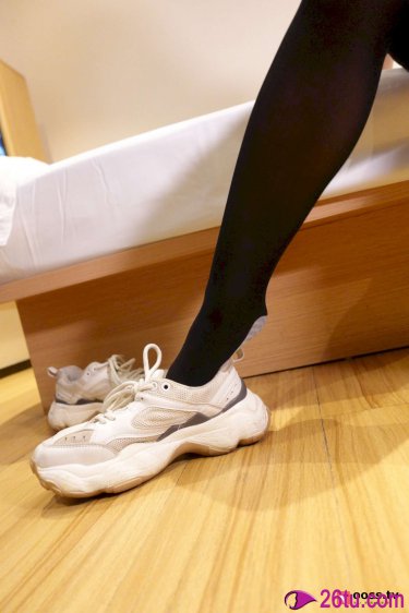 穿上肉丝口交按着被操的呻吟连连喊舒服